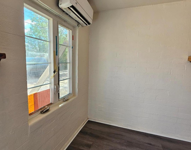 425 N 17th Drive - Photo Thumbnail 8