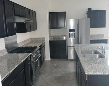 31070 W Whitton Avenue - Photo Thumbnail 12