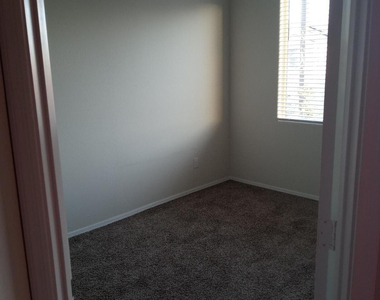 31070 W Whitton Avenue - Photo Thumbnail 4