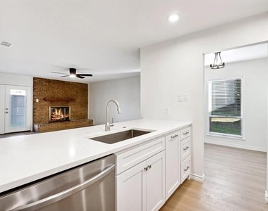 15641 Terrace Lawn Circle - Photo Thumbnail 11