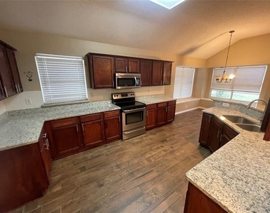 3004 Norwich Lane - Photo Thumbnail 3