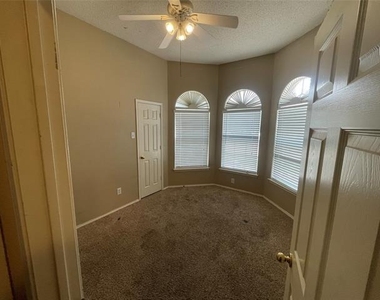 3004 Norwich Lane - Photo Thumbnail 6