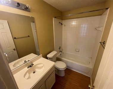 3004 Norwich Lane - Photo Thumbnail 8