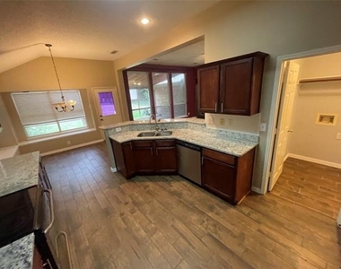 3004 Norwich Lane - Photo Thumbnail 4