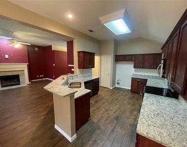 3004 Norwich Lane - Photo Thumbnail 2