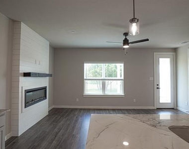 1606 Governors Boulevard - Photo Thumbnail 8