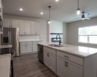 1606 Governors Boulevard - Photo Thumbnail 6