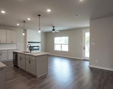 1606 Governors Boulevard - Photo Thumbnail 2