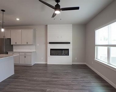 1606 Governors Boulevard - Photo Thumbnail 9