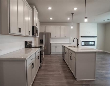 1606 Governors Boulevard - Photo Thumbnail 3