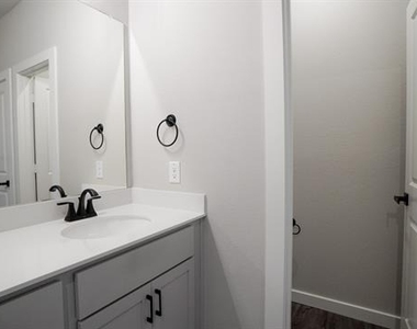 1606 Governors Boulevard - Photo Thumbnail 19