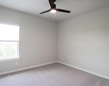 1606 Governors Boulevard - Photo Thumbnail 23