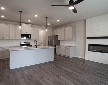 1606 Governors Boulevard - Photo Thumbnail 10