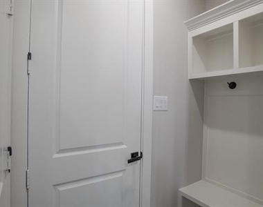 1606 Governors Boulevard - Photo Thumbnail 7