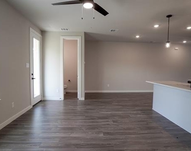 1606 Governors Boulevard - Photo Thumbnail 13