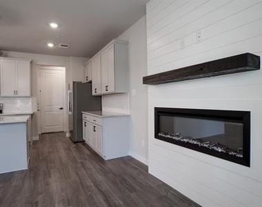 1606 Governors Boulevard - Photo Thumbnail 11