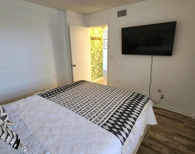 950 Egret Circle - Photo Thumbnail 30