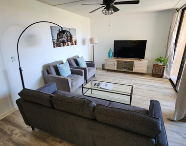 950 Egret Circle - Photo Thumbnail 9