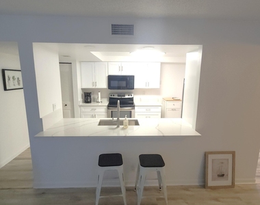 950 Egret Circle - Photo Thumbnail 17