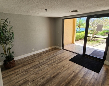 950 Egret Circle - Photo Thumbnail 3
