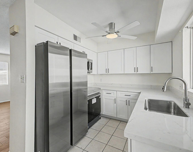 2605 E Lemon Street - Photo Thumbnail 7
