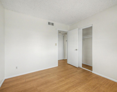 2605 E Lemon Street - Photo Thumbnail 18