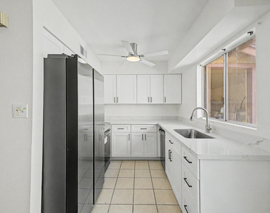 2605 E Lemon Street - Photo Thumbnail 8