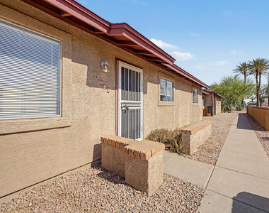 2605 E Lemon Street - Photo Thumbnail 2