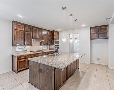 3316 Hickory Lane - Photo Thumbnail 8