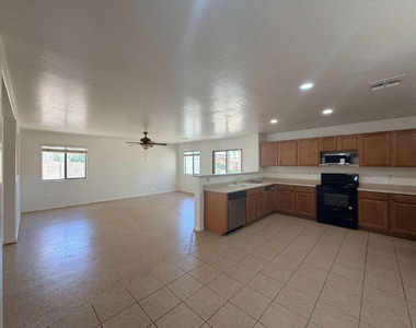 2344 E Meadow Creek Way - Photo Thumbnail 19