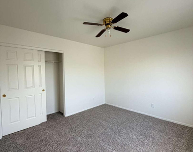 2344 E Meadow Creek Way - Photo Thumbnail 10