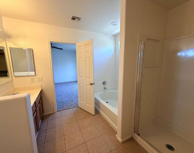 2344 E Meadow Creek Way - Photo Thumbnail 13