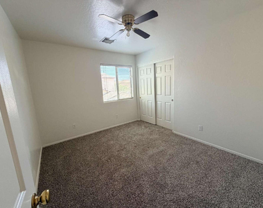 2344 E Meadow Creek Way - Photo Thumbnail 17