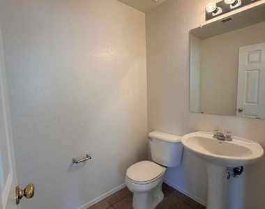 2344 E Meadow Creek Way - Photo Thumbnail 6