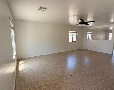2344 E Meadow Creek Way - Photo Thumbnail 3