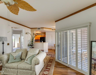9151 W Greenway Road - Photo Thumbnail 5
