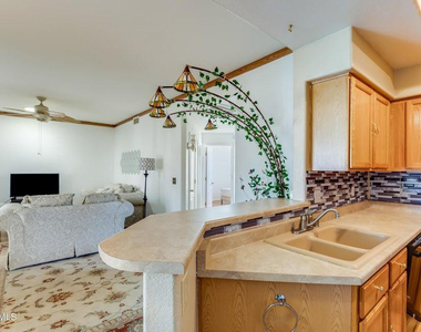 9151 W Greenway Road - Photo Thumbnail 10