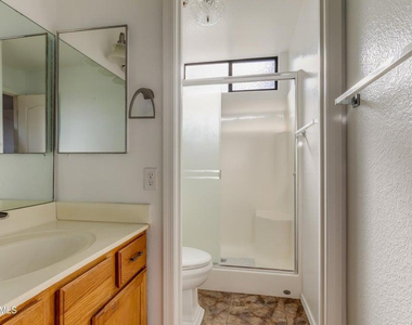 9151 W Greenway Road - Photo Thumbnail 20
