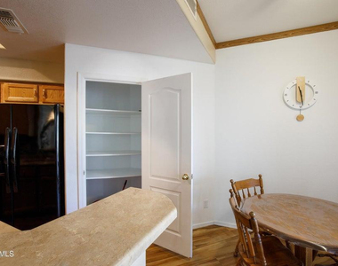9151 W Greenway Road - Photo Thumbnail 12