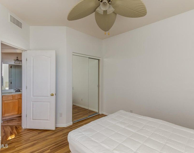 9151 W Greenway Road - Photo Thumbnail 15