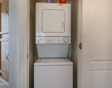 9151 W Greenway Road - Photo Thumbnail 22