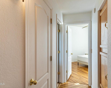 9151 W Greenway Road - Photo Thumbnail 16
