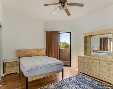 9151 W Greenway Road - Photo Thumbnail 17