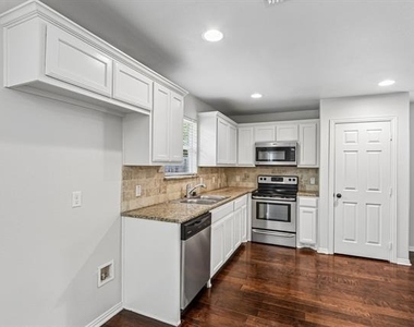 3017 N Hickory Street - Photo Thumbnail 16