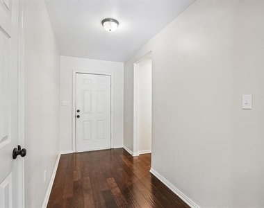 3017 N Hickory Street - Photo Thumbnail 6