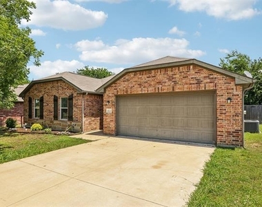 3017 N Hickory Street - Photo Thumbnail 1