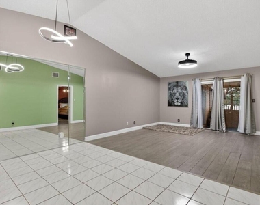 540 Nw 43rd Street - Photo Thumbnail 7