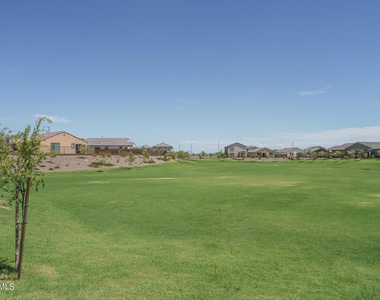 19968 W Rancho Drive - Photo Thumbnail 23