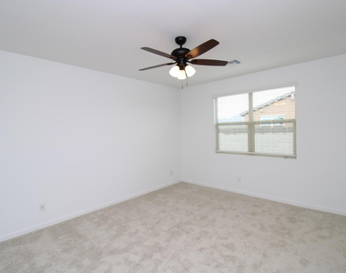 19968 W Rancho Drive - Photo Thumbnail 5