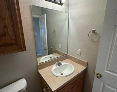 209 Blue Bell Court - Photo Thumbnail 9